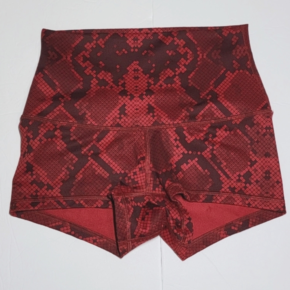 Lululemon Boogie Shorts/ Size 4. - Picture 3 of 10